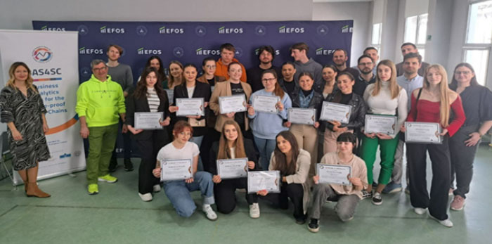 Zdjęcie grupowe uczestników testowania i pilotażu modułu C2