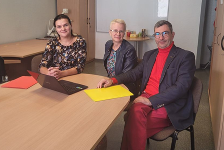 Zdjęcie ze spotkania roboczego od lewej dr hab. Agnieszki Tubis, dr hab. inż. Katarzyna Grzybowska, dr hab. inż. Piotr Cyplik