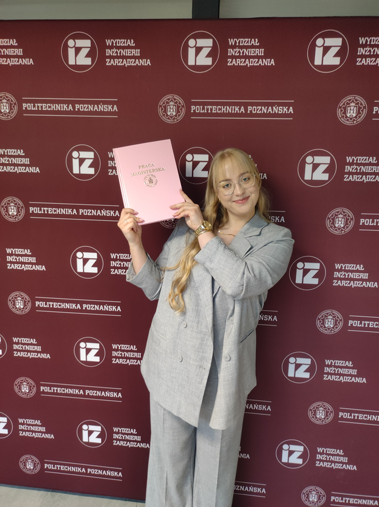 klaudia krawczyk z dyplomem