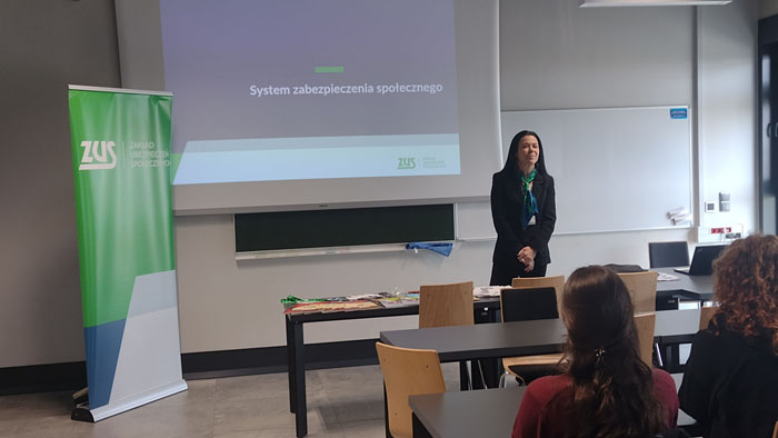 Zdjęcie wykonane podczas zajęć na którym gościła pani Małgorzata Pawlak z ZUS.