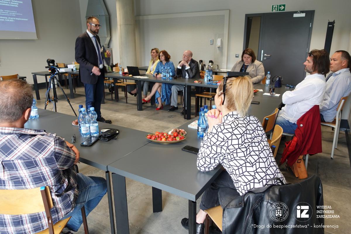 Konferencja "Drogi do bezpieczeństwa"