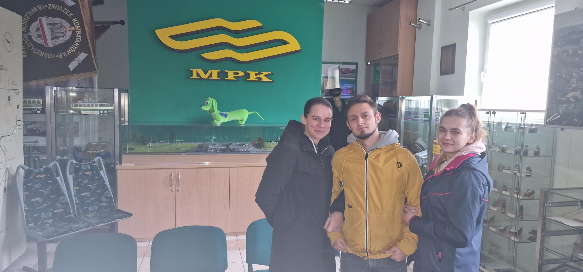 Zdjęcie w sali z modelami pojazdów