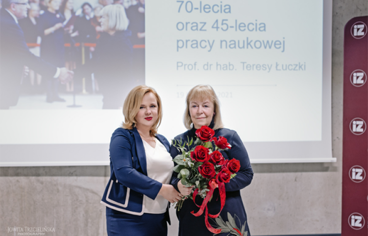 Wspólne zdjęcie prof. dr hab. Teresy Łuczki i dr hab. Hanny Włodarkiewicz-Klimek, prof. PP, Dziekan Wydziału Inżynierii Zarządzania PP