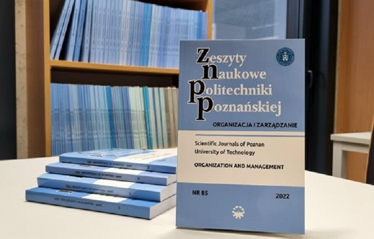 Zdjęcie zeszytów naukowych pp