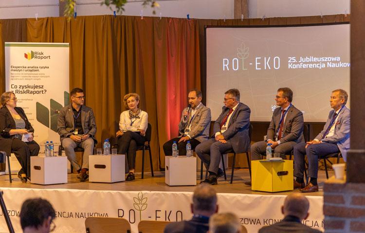 Zdjęcie przedstawiające ekspertów panelu dyskusyjnego konferencji PRO-EKO 2025