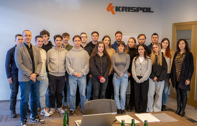 Zdjęcie grupowe uczestników wizyty w firmie Krispol. Sp. z o.o.