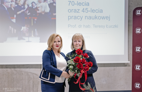 Wspólne zdjęcie prof. dr hab. Teresy Łuczki i dr hab. Hanny Włodarkiewicz-Klimek, prof. PP, Dziekan Wydziału Inżynierii Zarządzania PP