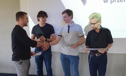 wręczanie nagród studentom