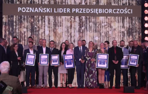 zdjęcie grupowe laureatów
