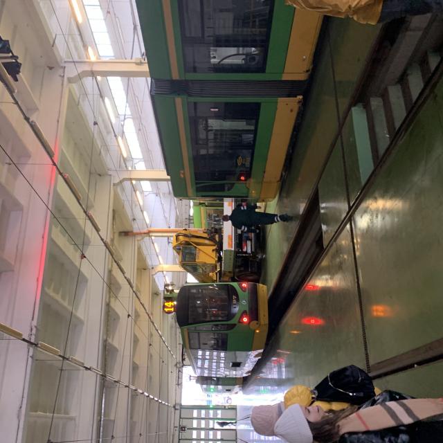 Tramwaje w hali warsztatowej