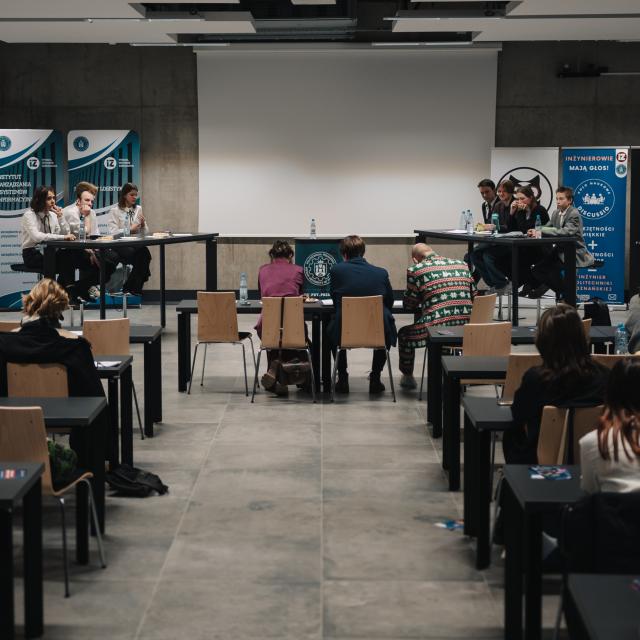debata na auli widok ogólny