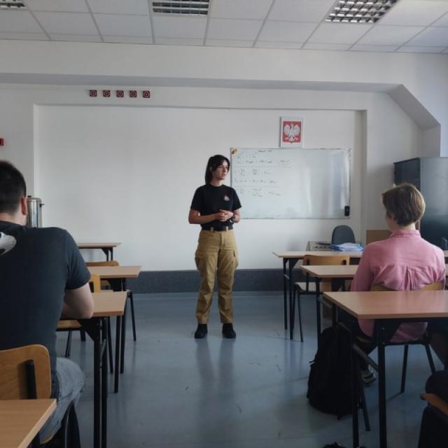 na sali podczas wykładu
