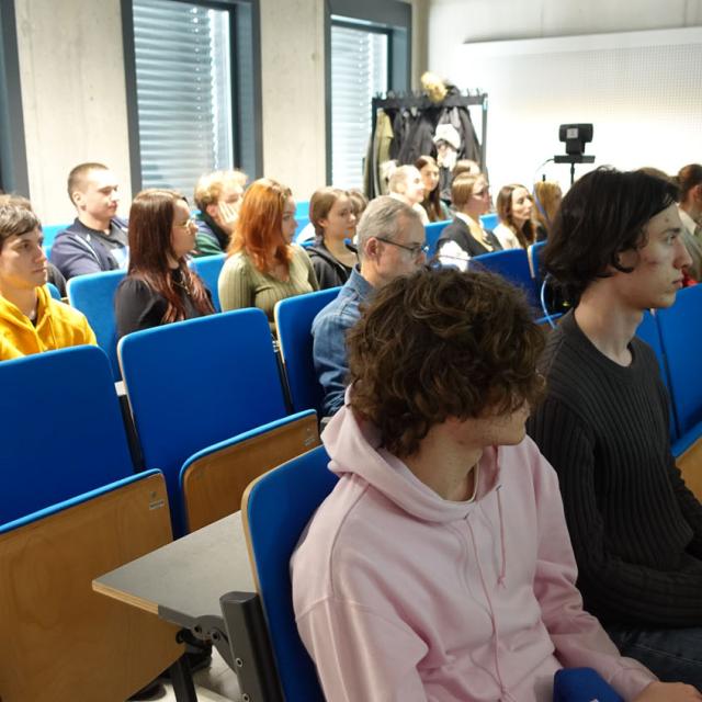 Zdjęcie widowni podczas prezentacji na forum bezpieczeństwa