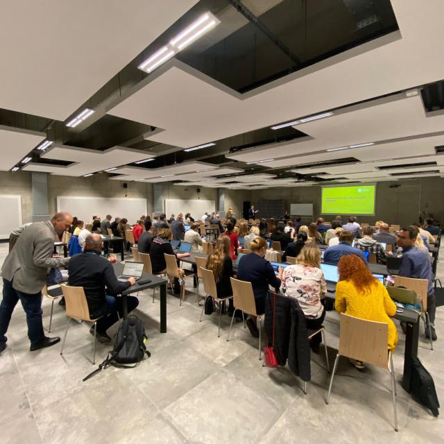 Zdjęcie uczestników seminarium Wydziału Inżynierii Zarządzania w dniu 19 maja 2025 roku.