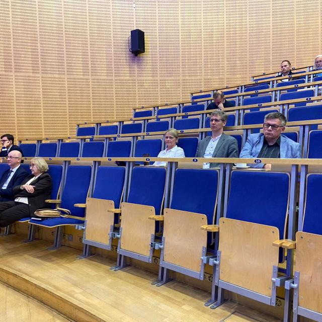 Zdjęcie uczestników dnia nauki w auli Centrum Wykładowego Politechniki Poznańskiej