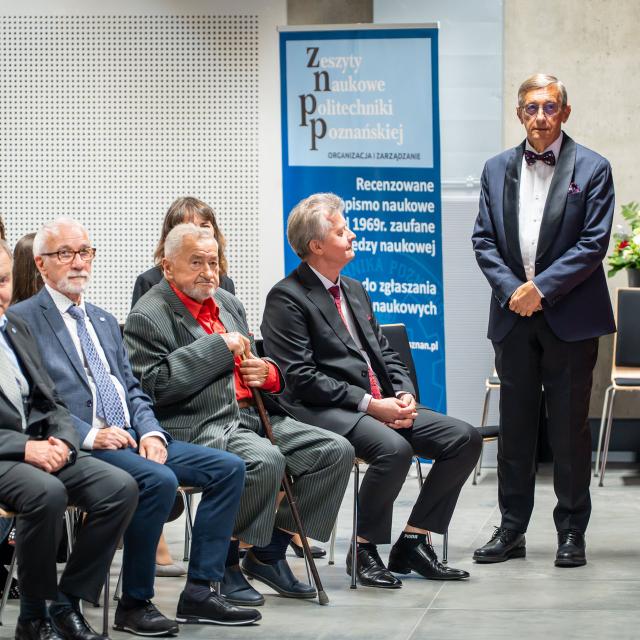 Zdjęcie z gali konferencji 70 lat nauk o zarządzaniu na Politechnice Poznańskiej