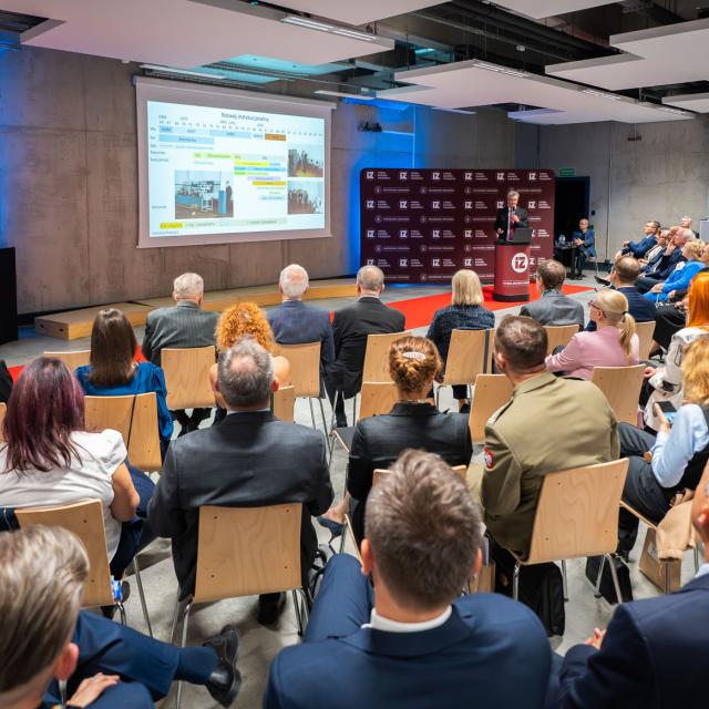 Zdjęcie z gali konferencji 70 lat nauk o zarządzaniu na Politechnice Poznańskiej