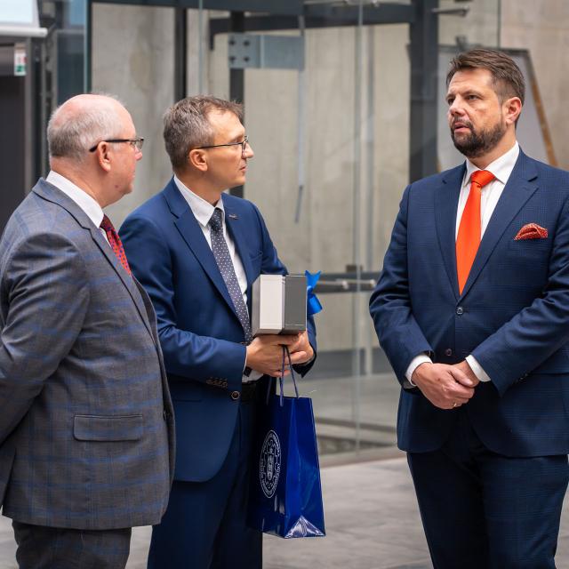 Zdjęcie z gali konferencji 70 lat nauk o zarządzaniu na Politechnice Poznańskiej