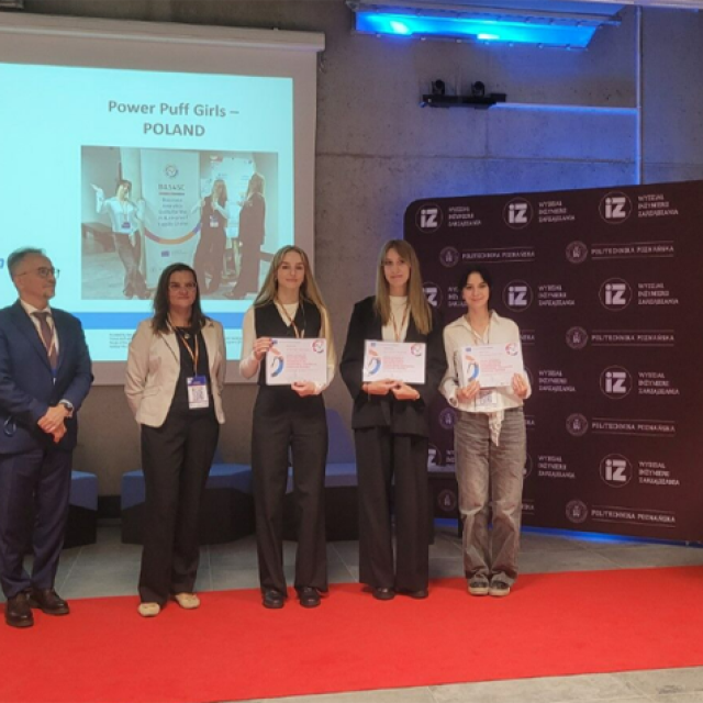 Zdjęcie z gali wręczania nagród onkursu BAS4SC – Business Analytics Skills for the Future-Proof Supply Chains