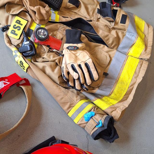 Zdjęcie z pokazu sprzętu stażackiego podczas zajęć dydaktycznych w Szkole Aspirantów PSP w Poznaniu