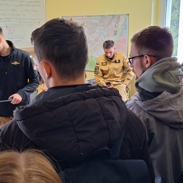 Zdjęcie z pokazu sprzętu stażackiego podczas zajęć dydaktycznych w Szkole Aspirantów PSP w Poznaniu