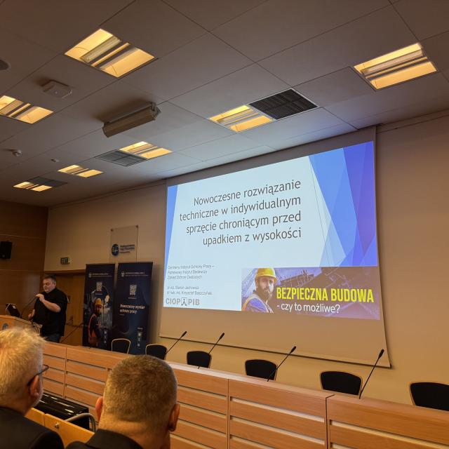 Zdjęcie pokazu slajdów podczas Konferencji "Bezpieczana budowa - czy to możliwe?""