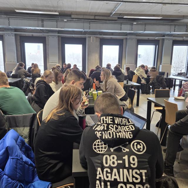 Zdjęcie z sali budynku WAWIZ gdzie odbywał się Hackathon procesowy WIZ-BIZ-LOG DAY