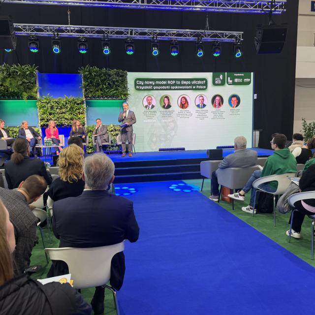 Zdjęcie uczestników podczas prezentacji podczas konferencji POLECO