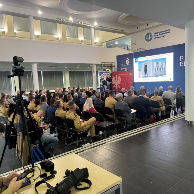 Zdjęcie uczestników podczas prezentacji podczas konferencji POLECO