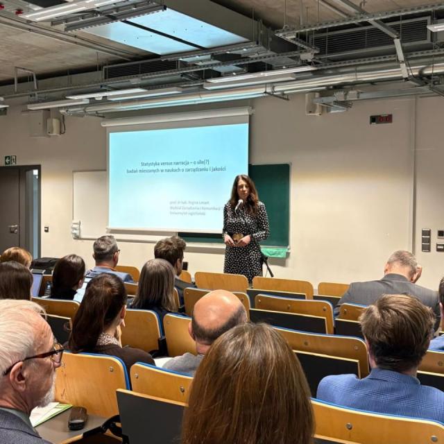 wykład prof. Reginy Lenart podczas Seminarium Wydziałowego